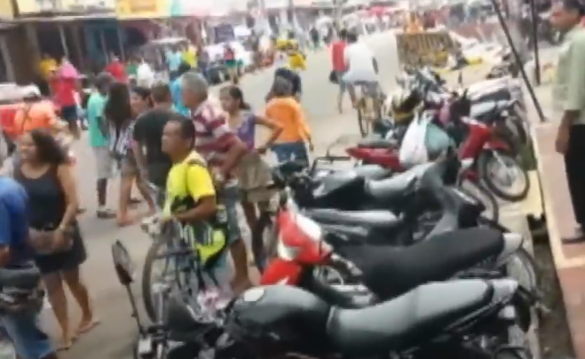 Mulher descobre que amante do marido é sua própria prima e deixa ela sem roup…Veja o vídeo